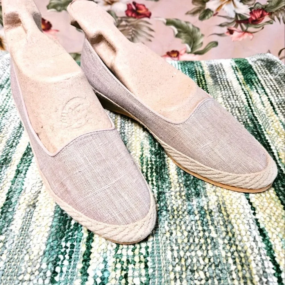 #326 Outdorables- Espadrilles-Tan linen uppers w rope-like trim - Size: 8 M